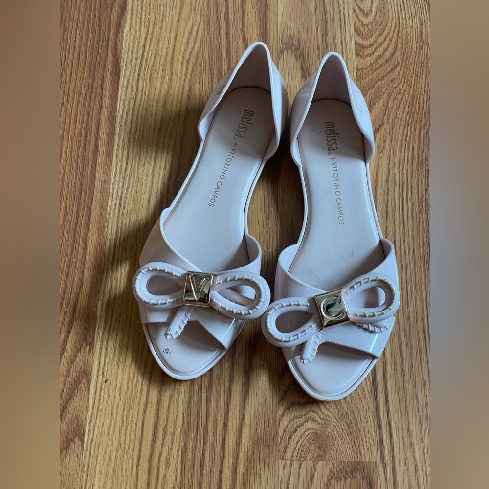 Mini Mellisa + Vitorino Campos Light Pink Patent Leather Bow Sandals. - Picture 1 of 8